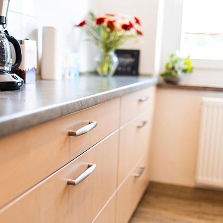 Modernes 2-Zimmer-Apartment Mit Balkon Und Netflix เยนา ภายนอก รูปภาพ