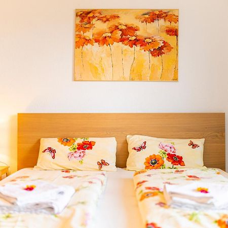 Modernes 2-Zimmer-Apartment Mit Balkon Und Netflix เยนา ภายนอก รูปภาพ