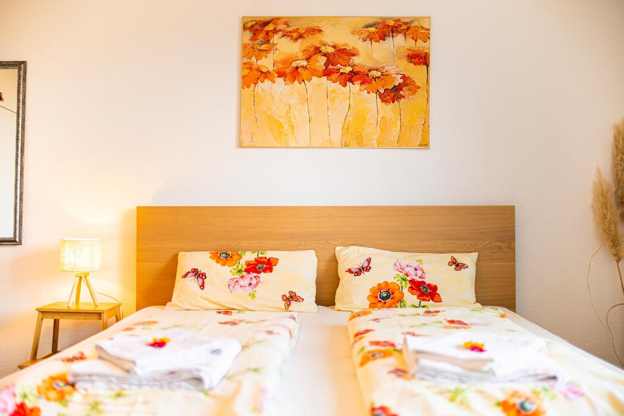 Modernes 2-Zimmer-Apartment Mit Balkon Und Netflix เยนา ภายนอก รูปภาพ