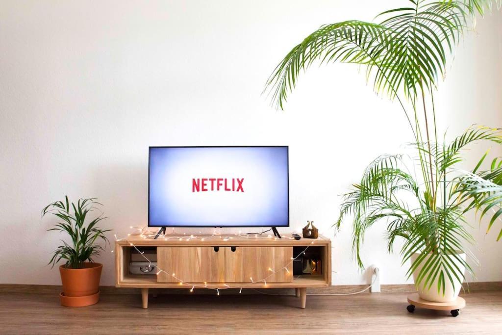 Modernes 2-Zimmer-Apartment Mit Balkon Und Netflix เยนา ภายนอก รูปภาพ