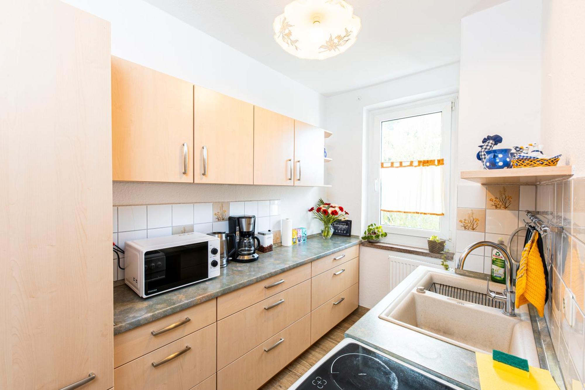 Modernes 2-Zimmer-Apartment Mit Balkon Und Netflix เยนา ภายนอก รูปภาพ