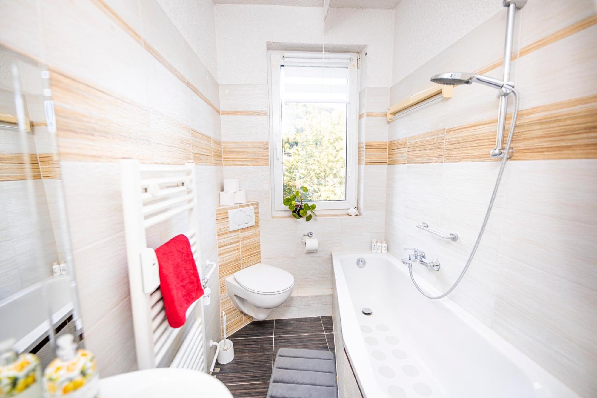Modernes 2-Zimmer-Apartment Mit Balkon Und Netflix เยนา ภายนอก รูปภาพ